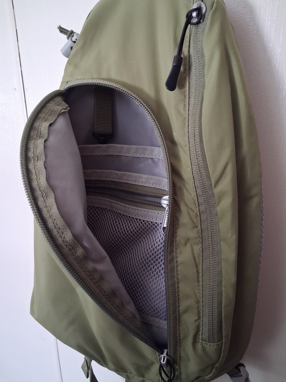 Eddie Bauer Olive Green Sling Pack with Mesh Organizer